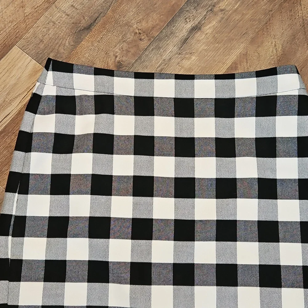 👗Ann Taylor Black and White Plaid Pencil Skirt